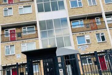 ペンション Elegant Downtown Escape