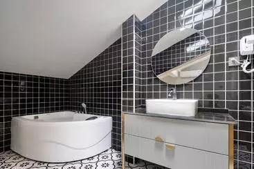 Pension Geometric  Home White Space B&b