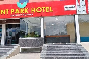 Fabhotel Mint Park Nr Nmims College