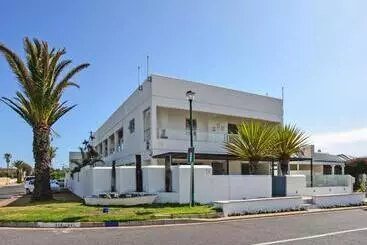 Majatalo 19 Beach Road