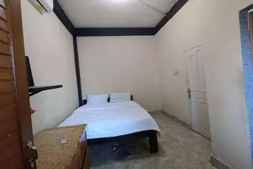 Otel Oyo 93207 Merah House