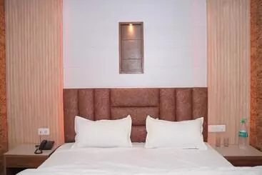 Jb Hotel And Resort