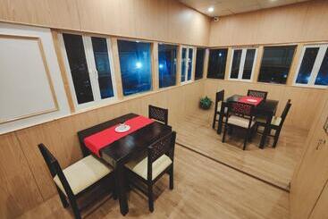 پانسیون Insara Cottage Homestay