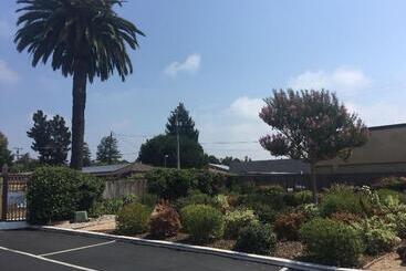 فندق Hitching Post Studios Inn