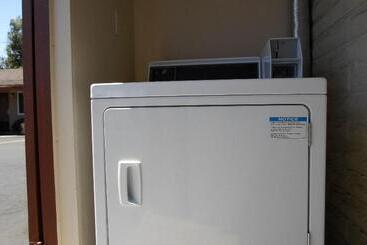 Отель Hitching Post Studios Inn