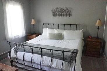 酒店 The Frogtown Inn