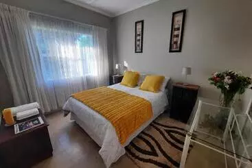 پانسیون Leadwood Lodge