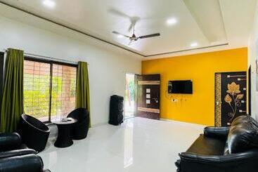 Hotelli La Natura Villa