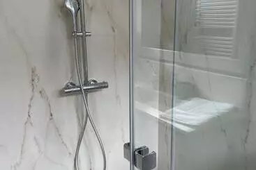 Pension Chambres D Hôtes Rénovées Avec Piscine, Cœur De Ville, Proche Zoo Et Prytanée, Petit Déj Inclus   Fr