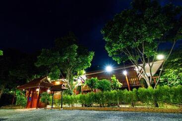 Resort ชานไม้ รีสอร์ท