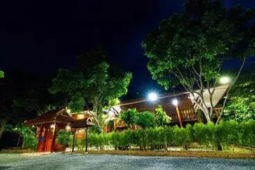Resort ชานไม้ รีสอร์ท