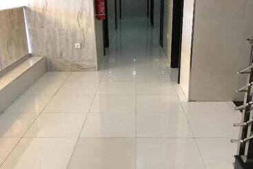 هتل Quince Garden