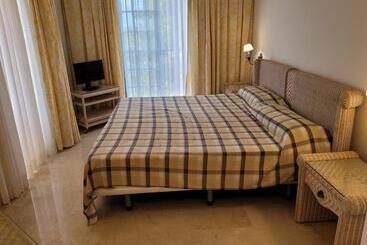 هتل آپارتمان Palm Oasis Time Sharing