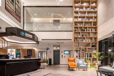 Hotel 银座精宿泰安方特店