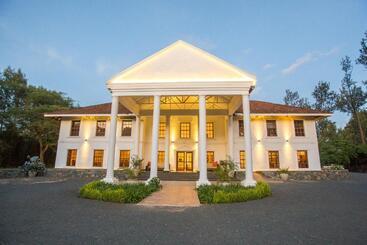 Hotel Amani Safari Lodge And Restaurant