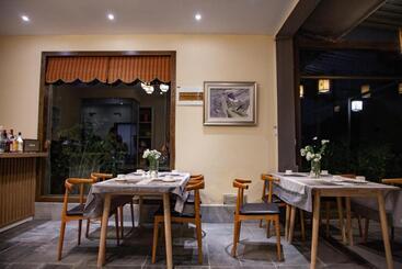 Hotel Serene Vale Inn Guilin Free One Way Pick Up Service To High Speed Railway Station For 2 Nights