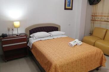 هتل Residencial Los Tres Pinos