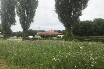 فندق La Villa De L Embusade Guesthouse