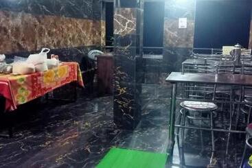 Отель Shri Narayan Tourist Lodge & Chandica