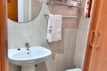 Mau Bed And Breakfast