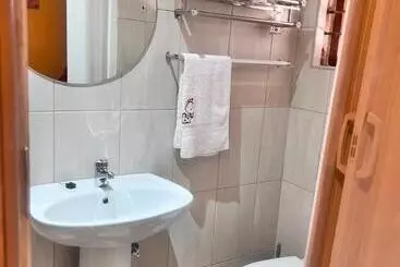 Mau Bed And Breakfast