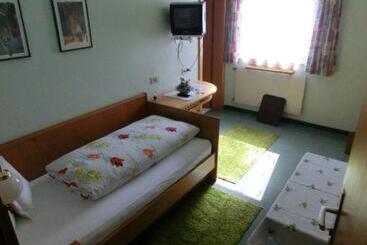 Frühstückspension & Ferienhaus Fädnerspitze