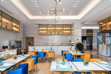 Kyriad Marvelous Hotel Luoding Ring City East Road