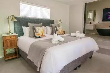 ペンション Rozenburg Guest House