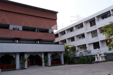 هتل Nara Residence Trang