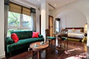 The Quarter Apartment