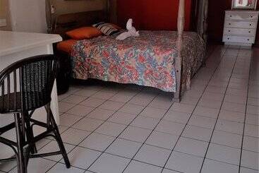 هتل آپارتمان Bay Heights Escape