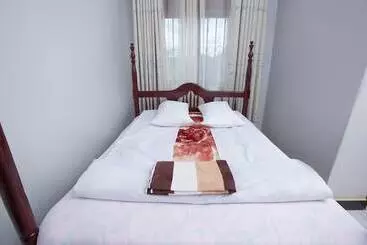 Bed & Breakfast Yobo's Complex Guest House