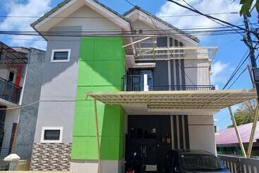 בית מלון כפרי Homy Stay Syariah By Oyo