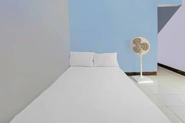 Hotel Spot On 92507 Sukandi Homestay Near The Semeton Homestay