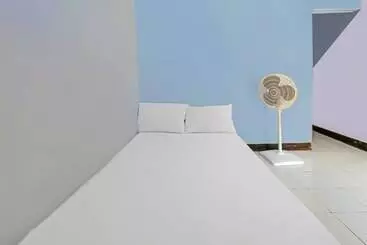 Hotelli Spot On 92507 Sukandi Homestay Near The Semeton Homestay