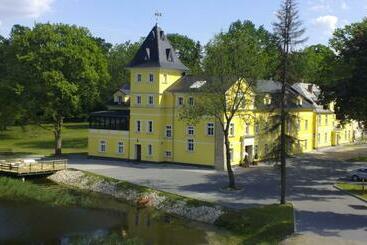 Отель Pałac Lucja Bb