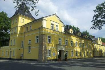 Hotel Pałac Lucja Bb