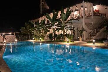 هتل آپارتمان Villa Natasha Jua