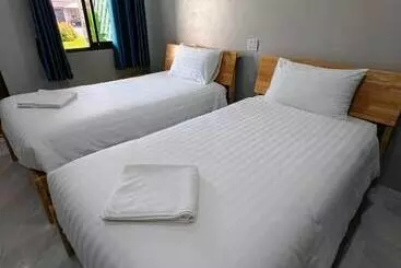 Retkeilymaja ลีลาโคซี่ รีสอร์ท ณ สิชล