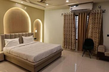 Отель Ganesh Inn By Bookingcare