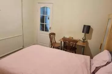 پانسیون Home Away From Home