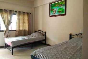 پانسیون Manu V House