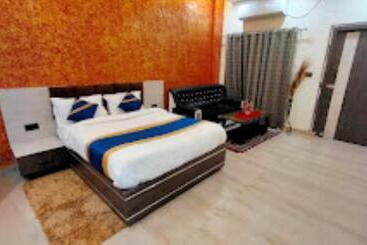 Guru Dev Palace Hotel & Lawn,ayodhya