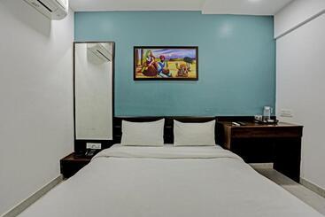 Hotel Oyo Pooja Palace