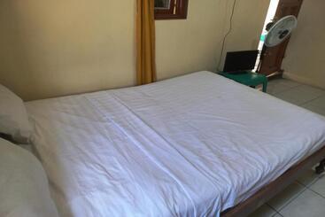 Отель Spot On 93542 Suripah Kostel Syariah