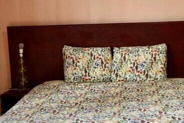 تختخواب و صبحانه Sarf Travelers Motel