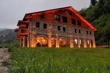 فندق Hemşin Ata Konağım