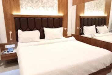 Отель Grand Residency , Kolegaon