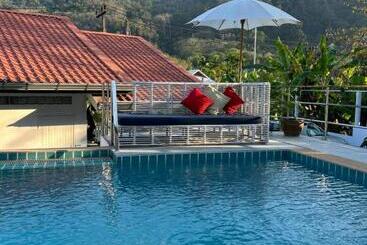 호텔 Elephant Sports Bar And Accommodation