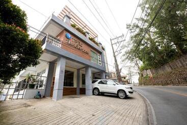 Aparthotel 2 Bedroom Unit With Breakfast For 2 Pax